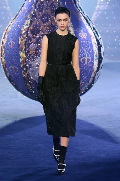 Look 12